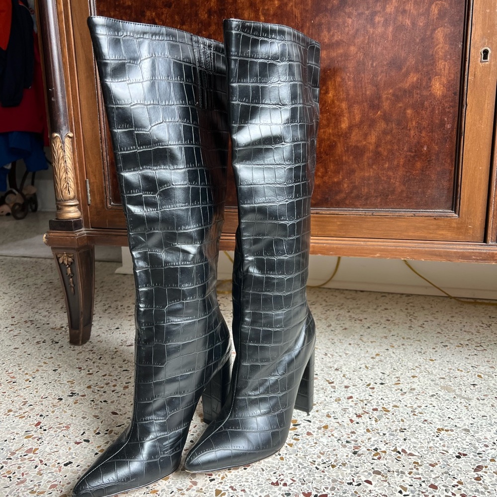 Elegant Black Croc-Embossed Heeled Boots